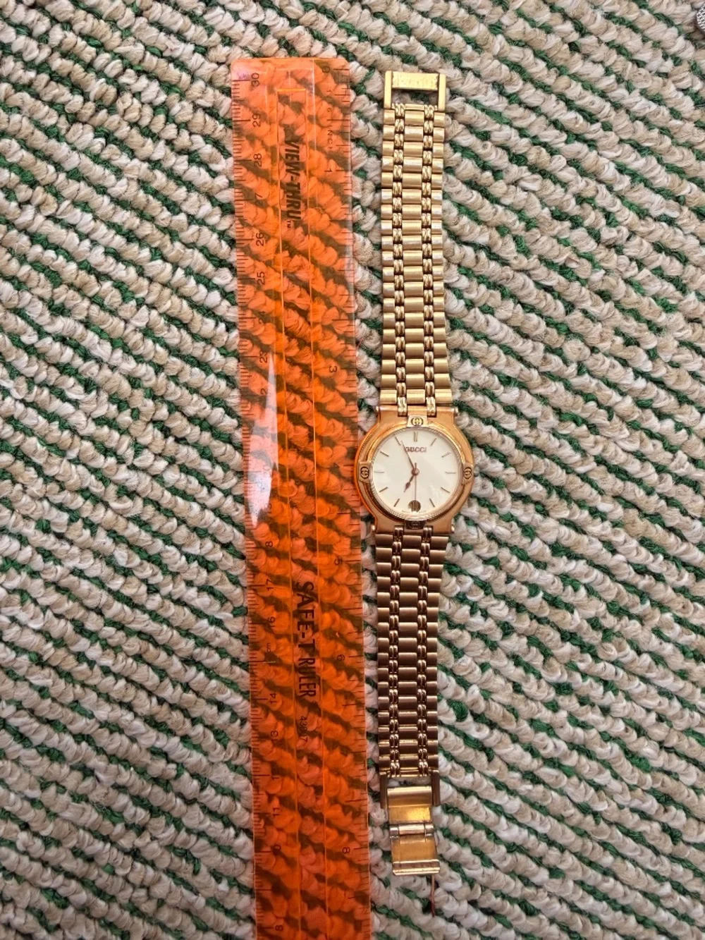Gucci 9200M Unisex Quartz Watch Gold Dial